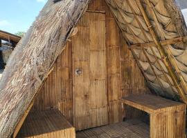 Calatagan's Bahay Kubo - with Beach Access、Calataganのイン