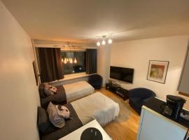 Apartment next to the railway station, hotell i Hyvinge