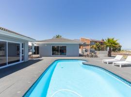 Melkbos Beachfront Villa, hotel i Cape Town