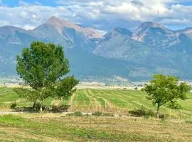 Private Home With Amazing Mountain Views-Two Bedroom and Two Bath