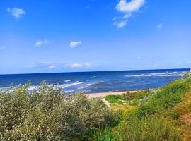 HausLIEBLINGSPLATZ - am Meer - Luxus Villa mit 4 Schlafzimmern, 3 Badezimmern Sauna, Kamin, Weber-Grill und Wallbox, hotel en Dranske