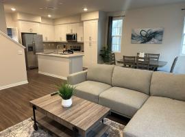 Gated Upland Home 3b 3 bath, hotel v destinaci Upland