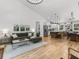 Wagon Wheel Hideaway - All season new build home near Tamarack Resort & Lake Cascade