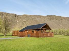 Cozy Cabin near Golden Circle - Private Hot Tub, pet-friendly hotel in Kotströnd