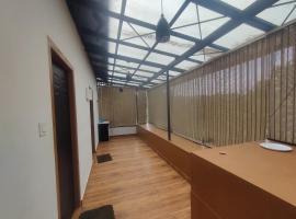 Dormitory with attached bathroom, hotel v destinaci Kalpatta