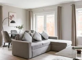 Luxurious 2 Bedroom City Centre Apartment Walking Distance to Everything Sleeps 6