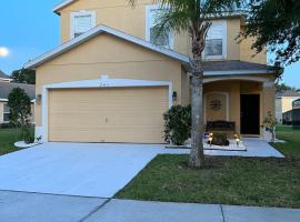 Cozy Villa With South Facing Pool, hotel a Davenport