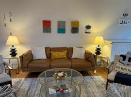 Newly Remodeled Mid-Century Modern Lake Condo, condominio en Lake Geneva