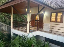 Baan Yanikar, alojamiento con cocina en Lampang
