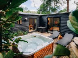 Mystwood Spa Cabins, hotel with hot tubs in Wollombi