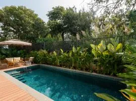 La Zorita by The Blue Kite - Luxurious 3 BHK with Private Pool, 10 mins from Anjuna Beach, Kitchen, Security, Terrace, Patio & Wifi