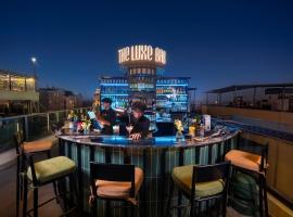 Le Premier Hotel & Rooftop Bar, ξενοδοχείο στο Ανόι
