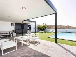 Tulio II family villa heated pool