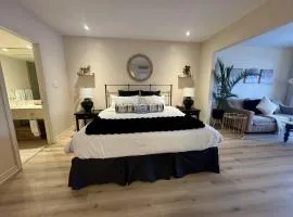 Newly Renovated Ski-In Ski-Out 1-Bedroom Condo with Pool, Gym, Sauna by Horseshoe Valley