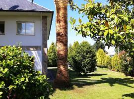 Gran chalet con jardín, piscina y BBQ, σαλέ σε Sada