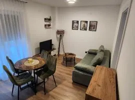 Atos Apartman 24