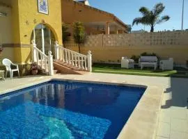 Soleada villa con piscina privada R12 by Novadesta