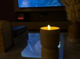 شقة بتصميم أنيق بصالة وغرفة نوم