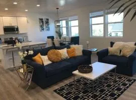 Deluxe Classy TownHouse With 2 car Garage, Work or Family!