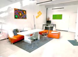 Modern Central Leiden Family Apt - Sleeps 6 and Baby, hotel in Leiden