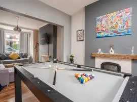 Vibrant & Spacious 3BR House, Near Manchester City & Salford Quays, Free Parking