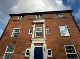Badgers House - 6 Bedrooms, Sleeps 14, Parking, Wifi