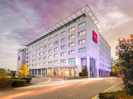 Ramada by Wyndham Amsterdam Airport Schiphol、バドフーフェドルプのホテル