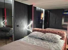 Apartament Dark Prestige NEW ! - dostęp 24h, PROJEKTOR , garaż podziemny , klimatyzacja , duży taras