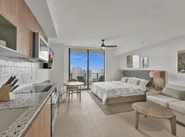On 47th Floor! Free Parking & Views From The Top
