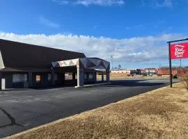 HomeTowne Studios by Red Roof LaGrange