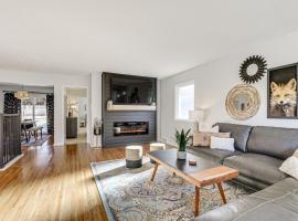 Fox Run Bungalow with Patio and Yard in Lincoln!, ξενοδοχείο με σπα στο Λίνκολν