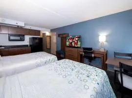 HomeTowne Studios by Red Roof Chantilly