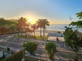 13A- Pé na areia do Tombo, 2 quartos com ar condicionado, sala, cozinha, 2 banheiros, 1 vaga, com roupa de cama e wi-fi Vivo Fibra