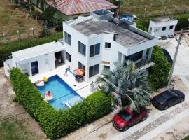 PRECIOSA CASA con Piscina, Jacuzzi y BBQ en Girardot