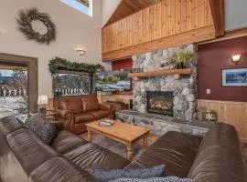 Alpine Acres Lodge by NW Comfy Cabins