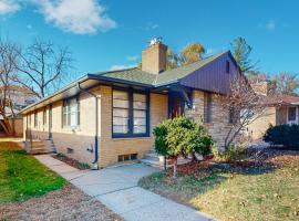 Close to Lake Harriet! Walkable Gem Near Shopping, hotel a Edina