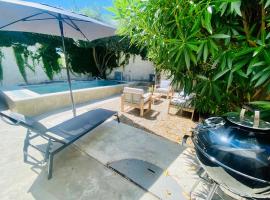 Maison Intra-muros Aigues-Mortes، فندق في إج مورت