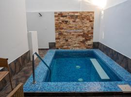 2BR-3BA Condo Block from Beach w Rooftop Jacuzzi、マサトランのコンドミニアム