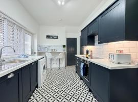 Station Retreat Cullercoats Free Onsite Parking, hotel in Cullercoats