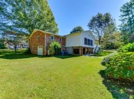 1 Mi to Dtwn Home with Fire Pit and Deck in Hudson!