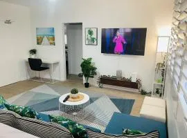 2 bedroom Beach cafes shops bus all a walk away
