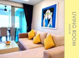 Modern 2-Bedroom Condo in Kamala Near the beach、カマラビーチのコンドミニアム