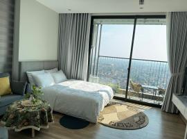 Luxury apartment with River view Landmark2 Ecopark, luxury hotel in Kim Quan