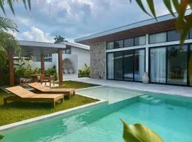 Golden Palm Pool Villa near Fishermans Village