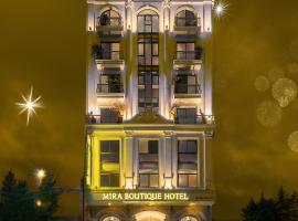 Mira Boutique Hotel Quy Nhon，歸仁的附設泳池的飯店