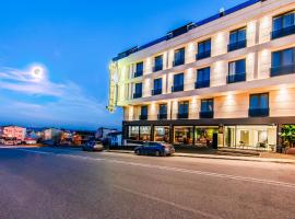 Heaven Premium Hotel Restaurant & Airport Shuttle, hotel Arnavutköy városában