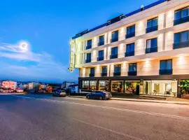 Heaven Premium Hotel Restaurant & Airport Shuttle