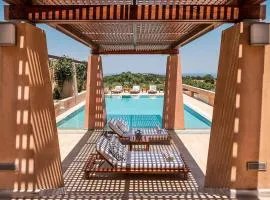 Annaniko Villa, amazing views, Spacious pools