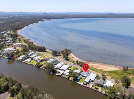 Waterfront Holiday Home, hotel que aceita pets em Chittaway Point