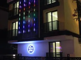 Retro Star Suites